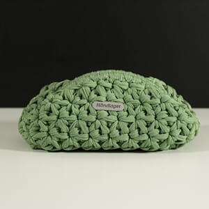 OPP135 Gratis oppskrift ved kjøp av Shimmergarn - Jasmine Shimmer Clutch Small